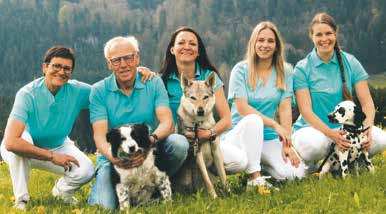 Dr. Marion Miller, Dr. Friedhelm Miller, Praxisleiterin Dr. Isabella Sniegon, Silene Lerchenmüller und Nadine Rusch. Fotos: Kleintierpraxis im Allgäu, Mattli Adelgoẞ
