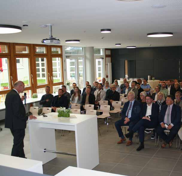 Bertram Knitl bezeichnete die Erweiterungsmaßnahmen beim Festakt als „Meilenstein für die Berufsschule“. Foto: Berufsschule Kaufbeuren