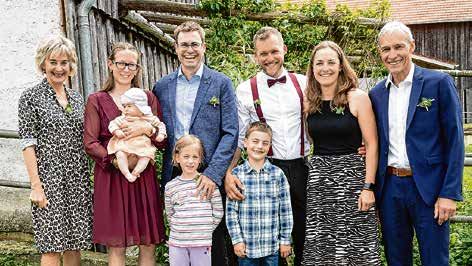 Wir heißen Sie bereits in der vierten Generation herzlich willkommen in unserem Hotel. Wir freuen uns auf Ihren Besuch! Ihre Familie Fischer mit dem ganzen Team