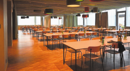 Die fertig renovierte Mensa lädt zum Verweilen ein. FOTO: THOMAS FÜRST