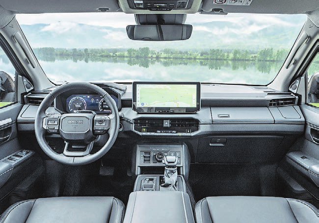Ein neu entwickeltes Cockpit, grosse Displays und eine höherwertige Materialanmutung.