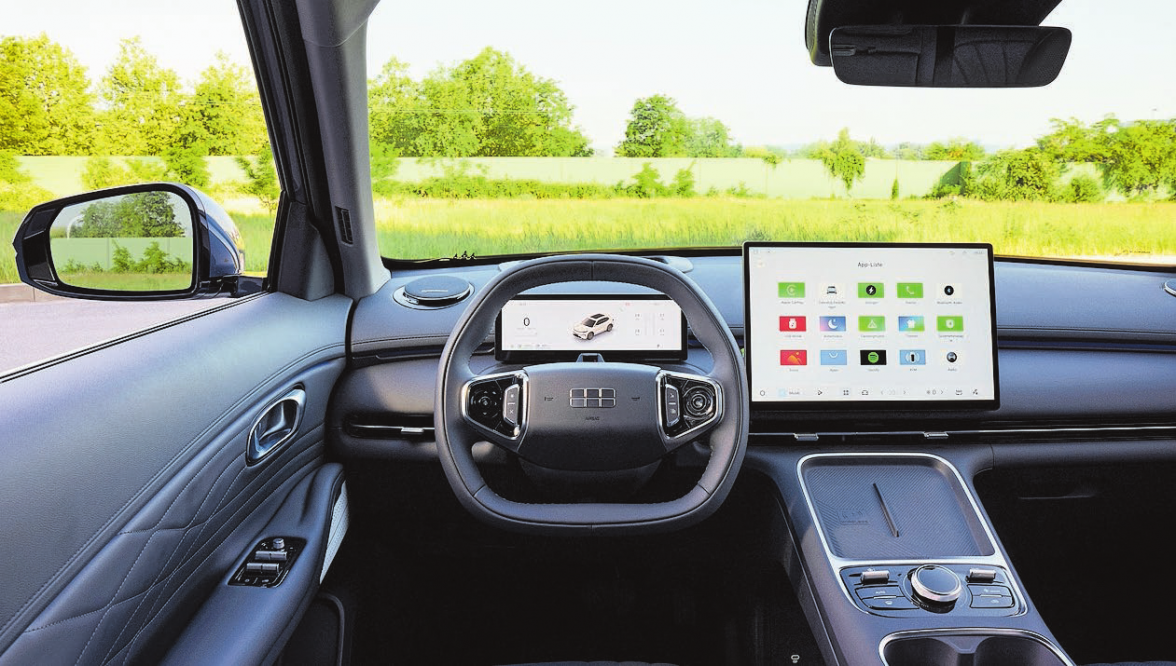 Übersichtlich: Der E5 setzt auf einen schlichten Innenraum mit grossem Touchscreen.