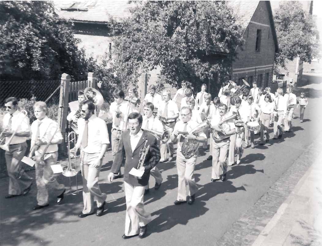 Kerbmarsch vor der Kita Edith-Stein-Straße um 1980.