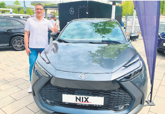 Markantes Design als Plug-in-Hybrid: das Autohaus Nix mit dem Toyota C-HR.
