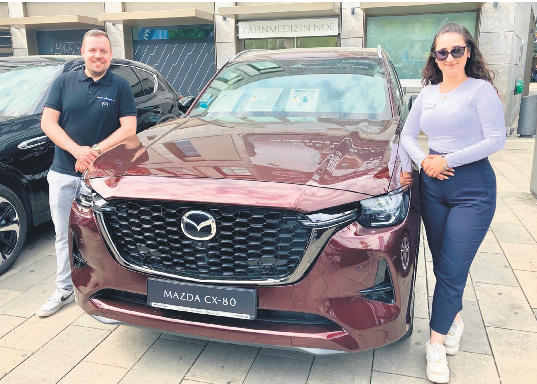 Blickfang in Artisan Red: der Mazda CX-80 beim Autohaus Römhild.