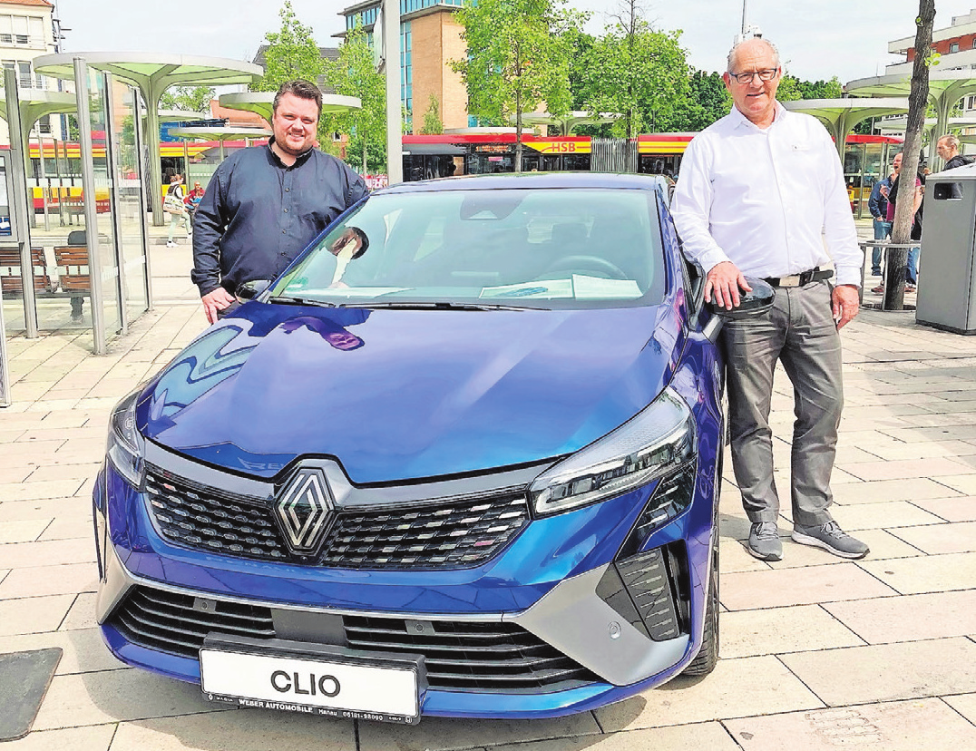 Eine Erfolgsgeschichte seit seiner Markteinführung 1990: Der Renault Clio, hier in seiner neuesten Version als E-Tech Vollhybrid, am Stand des Autohauses Weber.