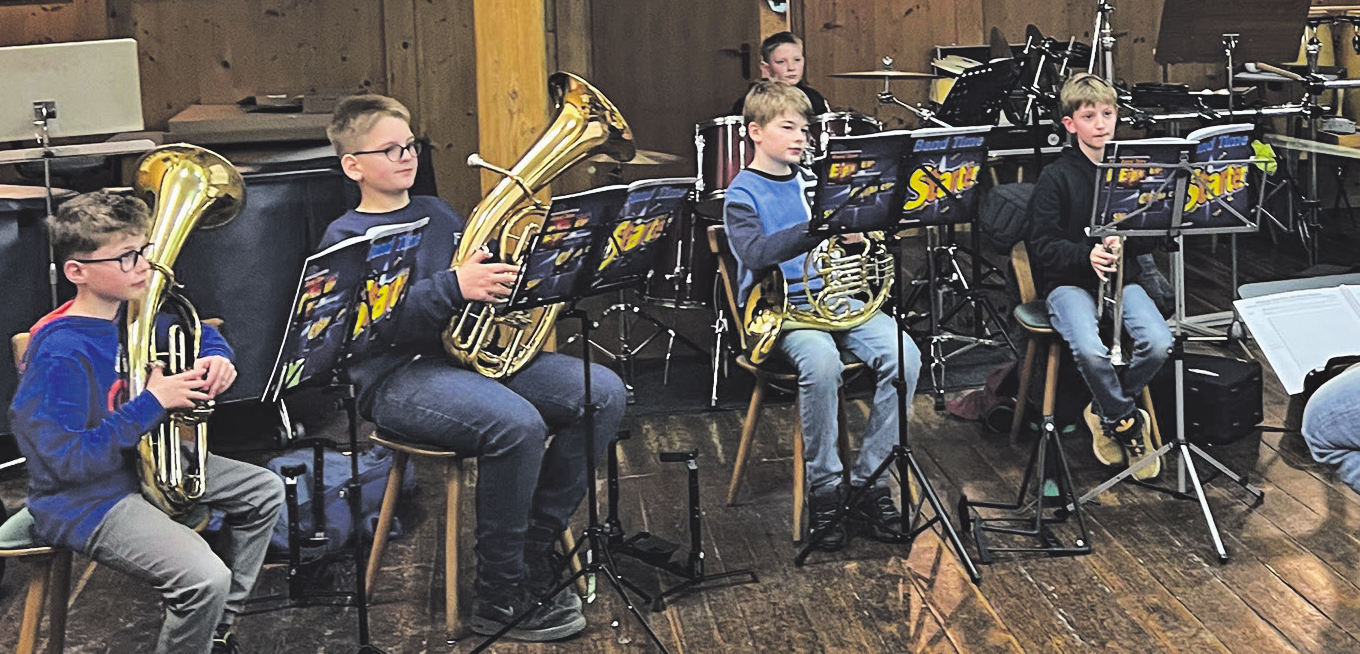 Schülerorchester bei der ersten Probe im März 2025