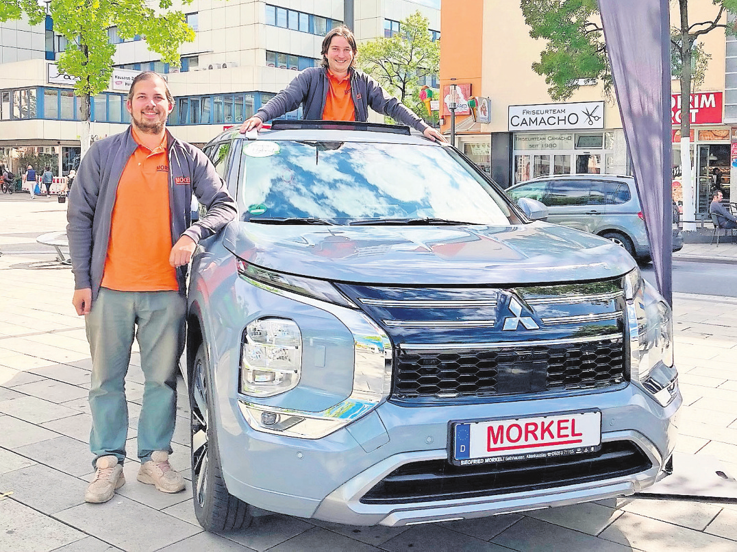 Der Mitsubishi Outlander am Stand des Autohauses Morkel punktet unter anderem mit serienmäßigem Allradantrieb und Panoramadach.