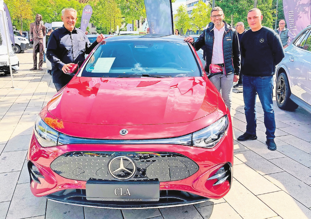 Vollendetes Design und kurze Ladezeit: Die neueste CLA-Generation bei Mercedes Benz Frankfurt zog viele Blicke auf sich.