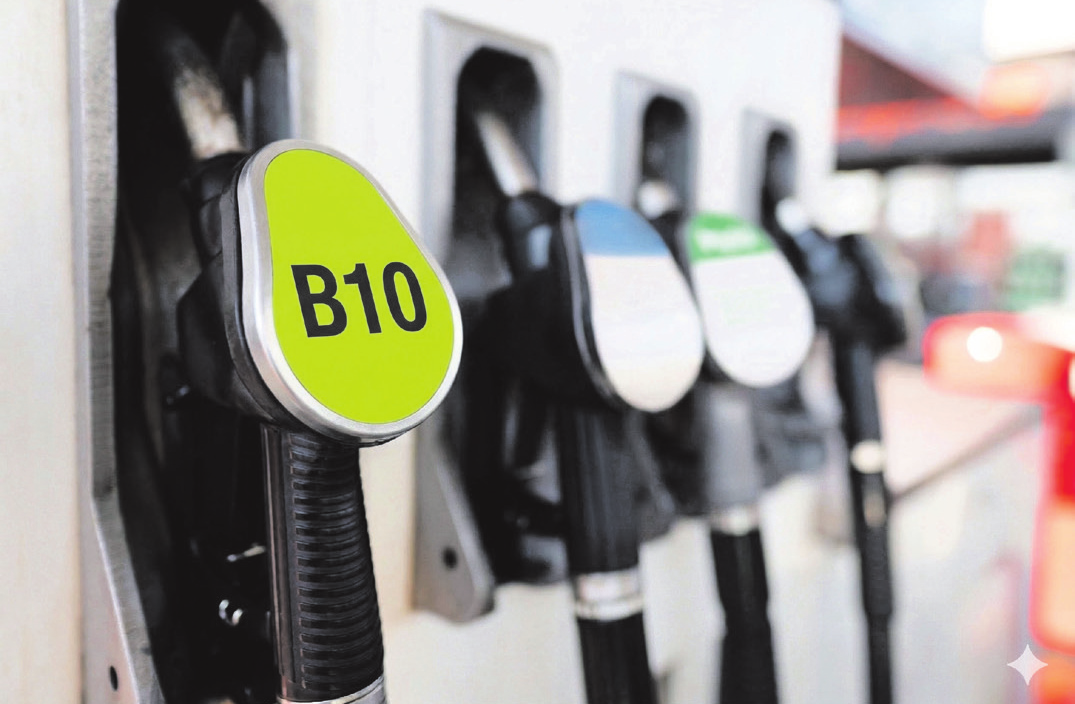 B10 senkt Tankkosten und fördert die Energieunabhängigkeit. Foto: DJD/MVAK e.V. (KI-generiert)/iStock.com/simpson33