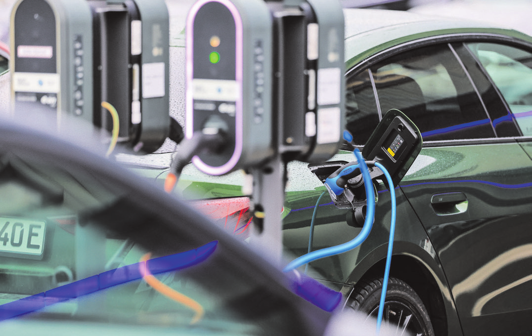Ewig eingestöpselt? Wie lange das Vollladen des E-Autos im Einzelfall dauert, hängt von vielen Faktoren ab. Foto: Jan Woitas/dpa/dpa-tmn
