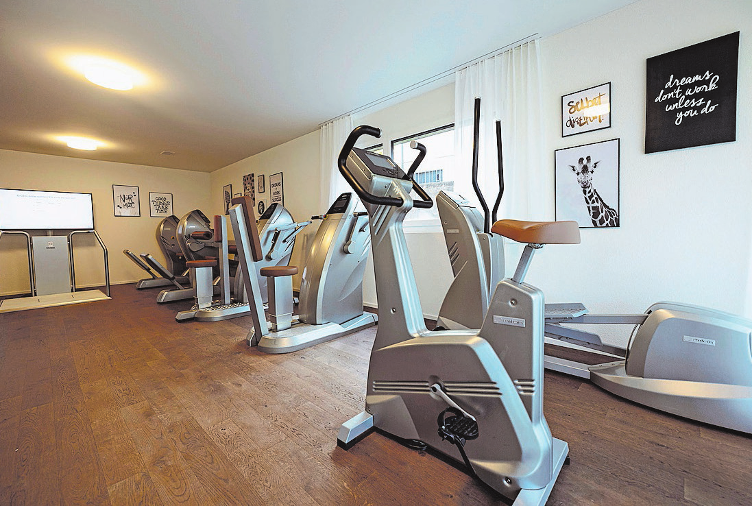Der Fitnessraum steht allen Bewohnenden zur Verfügung.