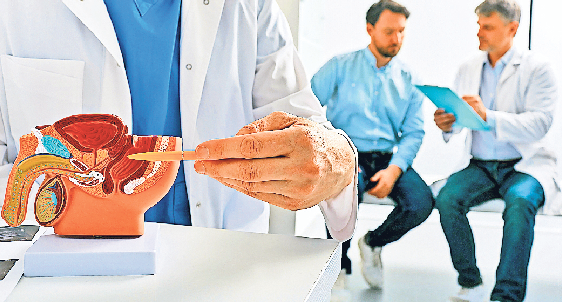 Bei Prostatakrebs gibt es vielfältige Behandlungsmöglichkeiten. FOTO: PEAKSTOCK - STOCK.ADOBE.COM