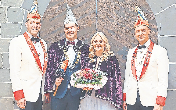 Raphael Reich (Vizepräsident), Fabian Hein (Prinz), Noelle Kugel (Prinzessin) sowie Präsident Dominik Kern (von links)... FOTO: TINA WICK