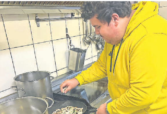 PZ-Redaktionsmitglied Omid Mohseni darf Sous-Chef spielen.