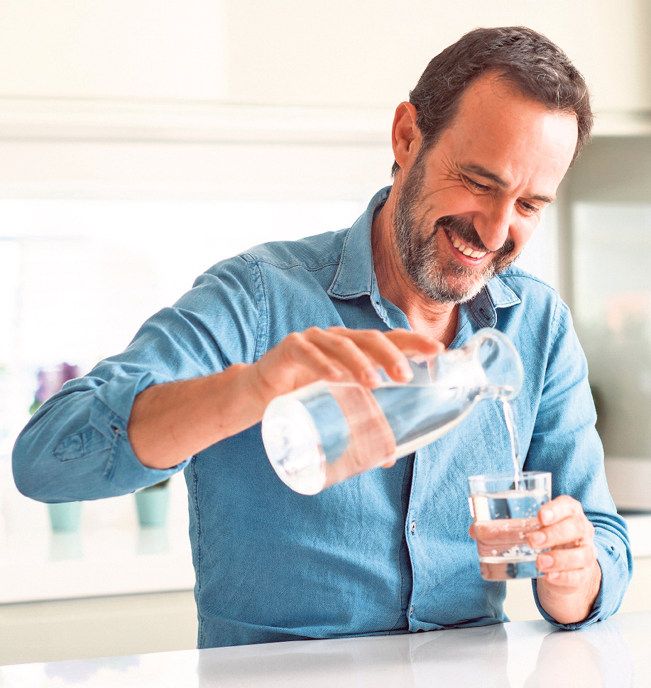 Ein gutes Wasser löscht nicht nur den Durst, sondern erfrischt auch noch auf angenehme Weise. FOTO: KRAKENIMAGES.COM - STOCK.ADOBE.COM