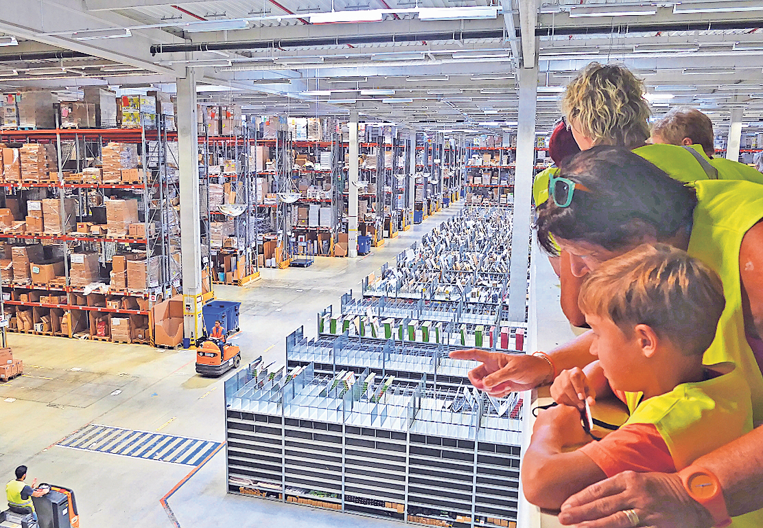 Kinder zu Besuch beim Amazon. ARCHIVFOTO: DWORSCHAK