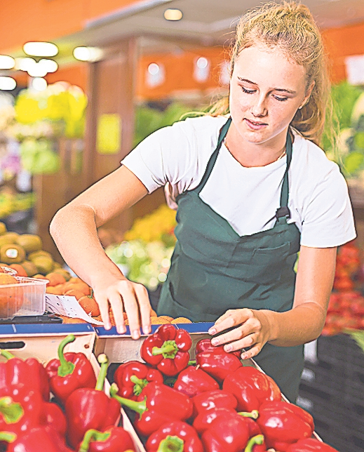 Mit Freude bei der Arbeit - die Ausbildung offensichtlich ein Treffer. FOTO: JACKF-STOCK.ADOBE.COM