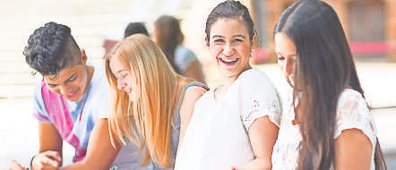 Junge Menschen möchten sich für die Zukunft fit machen, gerade mit ihrer Ausbildung. FOTO: CHRISTIAN SCHWIER - STOCK.ADOBE.COM