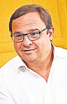 Alexander Koch, Geschäftsführer bei Mannuss
