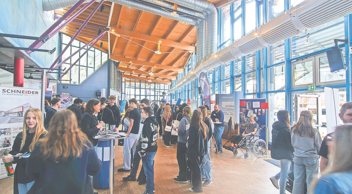 Vieles wird möglich gemacht beim Austausch zwischen Schülern und Unternehmens-Vertretern. FOTOS: THOMAS SOMMER