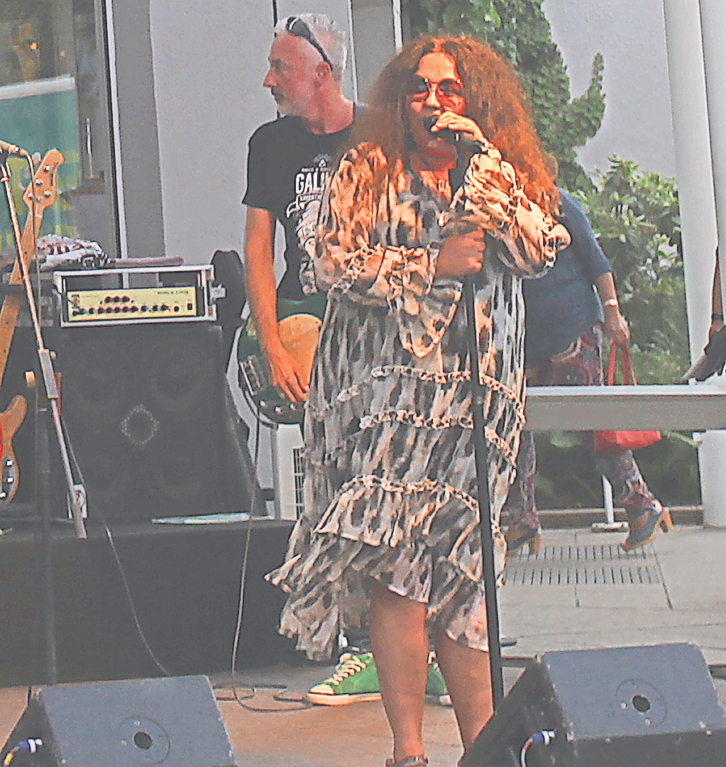 Livemusik mit Marion La Marché & Buried Alive Blues Band beim Theater-Sommerfest FOTO: THEATER PFORZHEIM