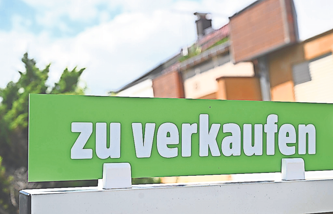Käufer gesucht: Auf dem Immobilienmarkt stehen wieder mehr Häuser zum Verkauf als noch vor einigen Jahren. FOTO: BERND WEIẞBROD/DPA