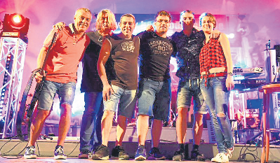 Am Freitag heizt Backdoor die Besucher musikalisch ein. Foto: backdoor, Michael Grumbach