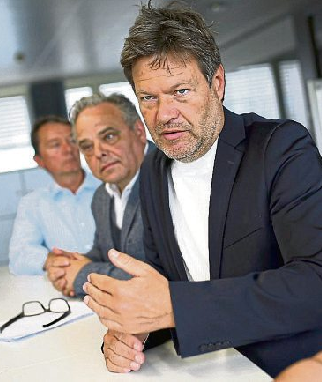 Robert Habeck, jetziger Wirtschaftsminister und Vizekanzler, war 2019 zu Gast beim Mittelrhein-Verlag. Foto: Jens Weber