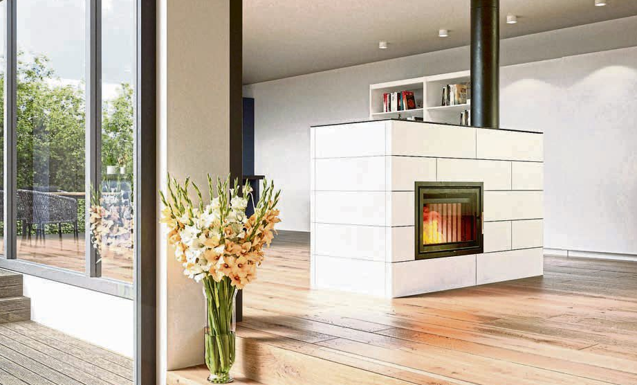 Erneuerbare Energie der Zukunft: Moderne Holzfeuerstätten sind als nachhaltige Wärmequelle auch im Neubau zugelassen. Foto: DJD/AdK/www.kachelofenwelt.de/Kaufmann Keramik