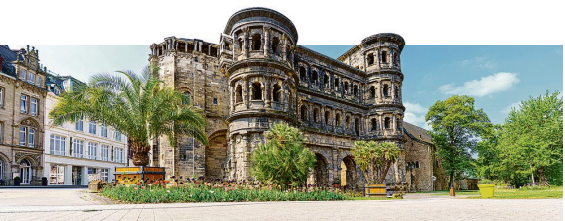Die Porta Nigra ist das berühmteste römische Stadttor nördlich der Alpen - ein Monument, das in Trier Antike und Gegenwart eindrucksvoll verbindet. Foto: Igor-stock.adobe.com