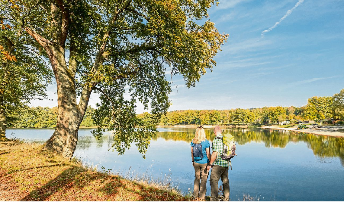 Herthasee zwischen Holzappel und Horhausen: Ein Abstecher zum circa 6 Hektar großen Badesee lohnt sich. Foto: Tobias Vollmer / Westerwald Touristik-Service