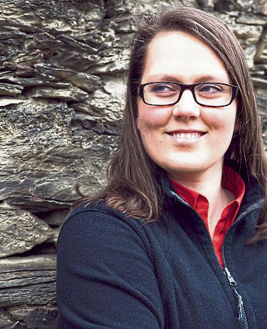 Cecilia Jost führt seit 2012 das Familienweingut in Bacharach und verbindet Erfahrung vom Mittelrhein mit neuen Ideen im Weinberg und Keller. Foto: Weingut Toni Jost