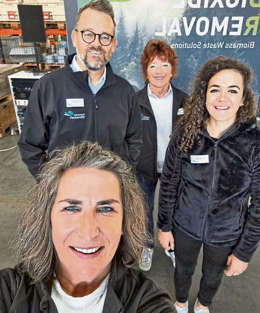 Die Geschäftsstelle bilden (hinten v.r.) Achim Kistner (Geschäftsführer), Kornelia Retterath, Hannah Wagner (GELOBTES LAND) und Barbara Beicht (vorne). Büros sind in der Simmerner Innenstadt. Foto: Doris Schnorbach