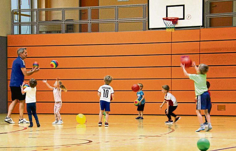 Mit dem Projekt der „Mini-Ballschule" des TuS Kirchberg wird den Kleinkindern spielerisch das Thema Bewegung nähergebracht. Die Mini-Ballschule leistet einen wichtigen Beitrag für ein gesundes Heranwachsen und fördert außerdem schon früh sportliche Talente. Foto: Tus Kirchberg