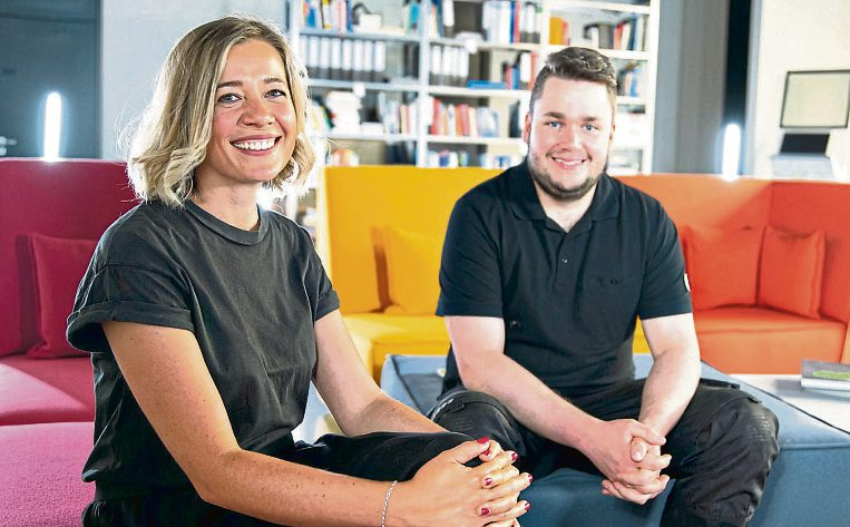 Die HWK Koblenz ist Partner der Standortmarketing-Kampagne: Ausbildungsberaterin Stefanie Schmitz und Ausbildungsbotschafter Jonas Fuhrmann.