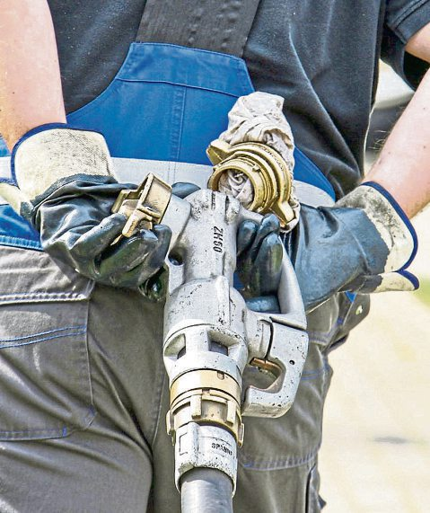 Treibhausgasreduzierte Mischungen und Heizöl werden im Modellvorhaben eingesetzt. Foto: djd/IWO - Institut für Wärme und Mobilität
