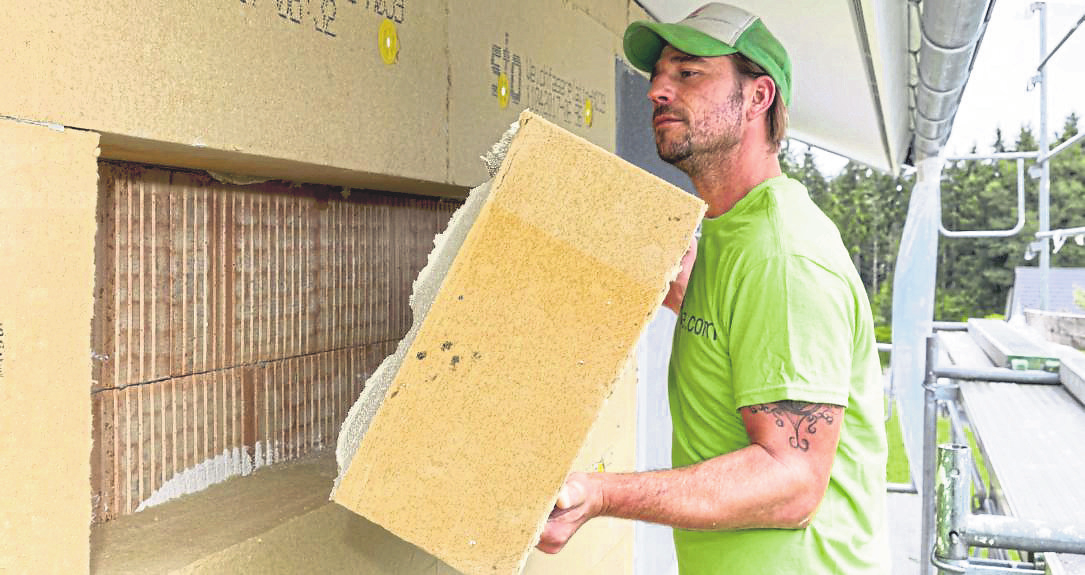 Die Dämmung nicht vergessen: Im Altbau ist eine energetische Modernisierung empfehlenswert, damit die neue Heiztechnik möglichst effizient arbeitet. Foto: DJD/Sto/Martin Duckek