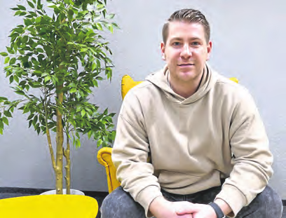 Stillsitzen gehört eigentlich nicht zu seinen Stärken. Sascha Böhr, Chef der Social Media Agentur 247GRAD und der Softwareschmiede 247GRAD Lab, hat ständig neue Ideen und wird nicht umsonst zu den am schnellsten wachsenden Technologiefirmen Deutschlands gezählt. Foto: Petra Dettmer