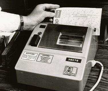 Vor Einführung des Online-Lotto wurden die Spielscheine in der Lotto-Annahmestelle mit diesem Gerät registriert.