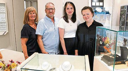 Goldschmiedemeister Andreas Hocke und sein Team stehen seit vielen Jahren für Qualität und Kompetenz rund um Schmuck und Uhren. Foto: Regine Siedlaczek