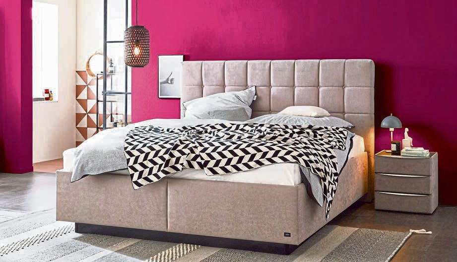 Kräftige, eher dunkle Farben vermitteln im Schlafraum eine entspannende und behagliche Stimmung. Foto: DJD/www.schoener-wohnen-farbe.com/SCHÖNER WOHNEN-Kollektion