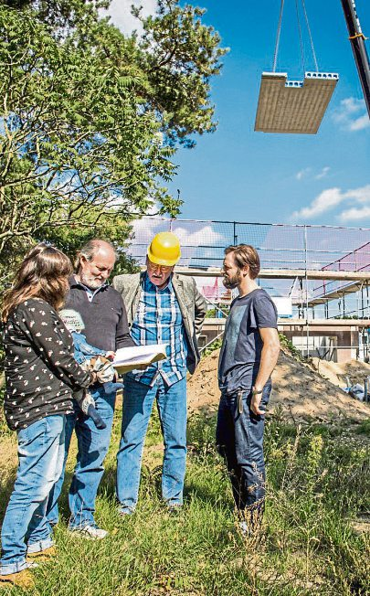 Bei der Planung eines Hausbaus sollte man auch bauliche Maßnahmen beachten, die das Gebäude vor Gefahren durch klimabedingte Unwetterereignisse schützen. Foto: djd/Bauherren-Schutzbund