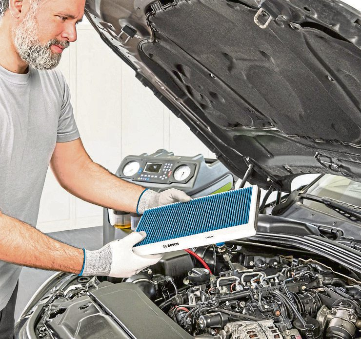Mindestens einmal pro Jahr sollte der Innenraumfilter fürs Auto erneuert werden. Foto: djd/Robert Bosch