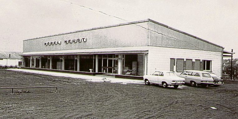 Das erste Gebäude von Möbel Neust.