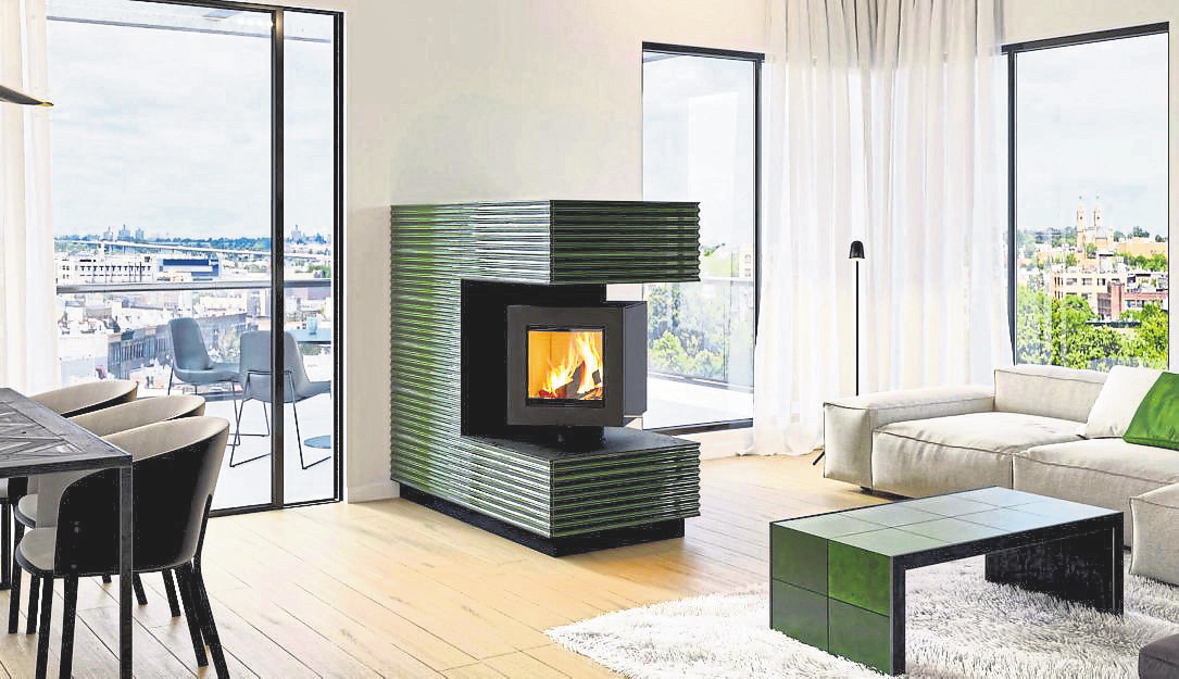 Mit echtem Holzfeuer erzeugen Kachelöfen, Heizkamine und Kaminöfen CO2-neutrale, natürliche Wohlfühlwärme und werten jeden Wohnraum auf. <br/>Foto: djd/GVOB/www.kachelofenwelt.de/Gutbrod