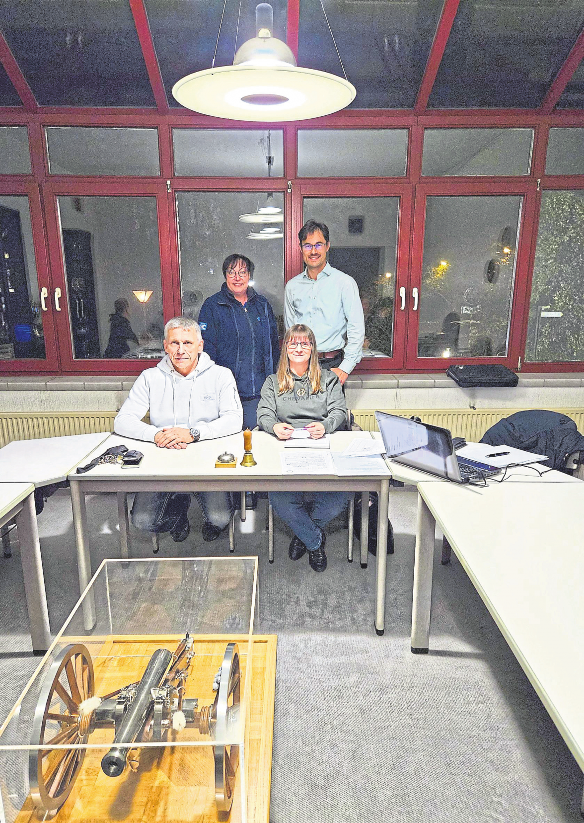 Stehend: Schatzmeisterin Bettina Wink und Schriftführer Dr. Yoshio Imai, sitzend: 2. Vorsitzender Wolfgang Wageck und 1. Vorsitzende Diana Tischmann.