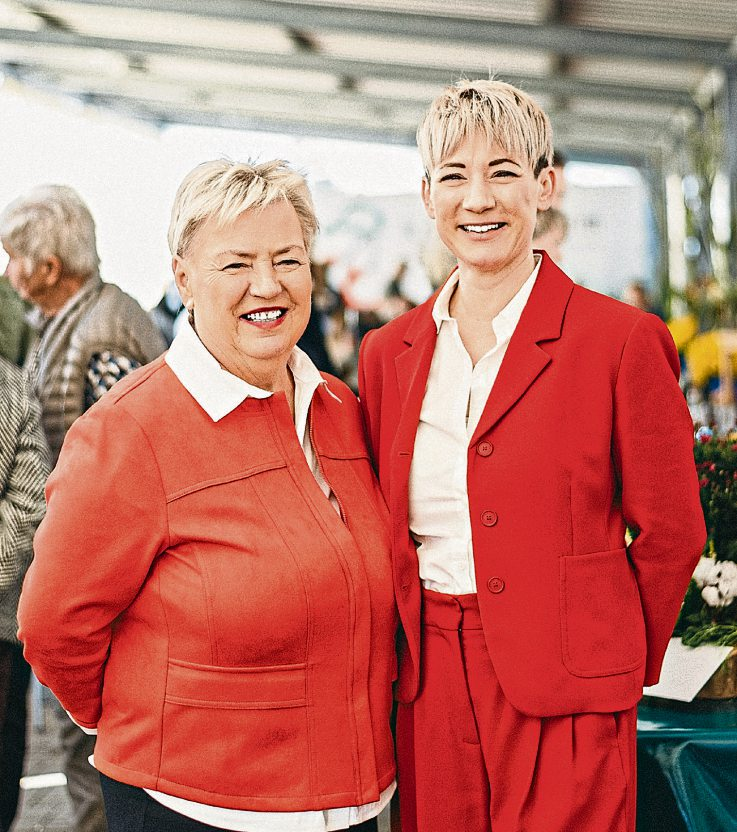 Chefinnen mit Leib und Seele: Firmengründerin Sonja Kirschbaum gemeinsam mit ihrer Tochter Katarina, die sich als diplomierte Käsesommelière einen Namen gemacht hat.