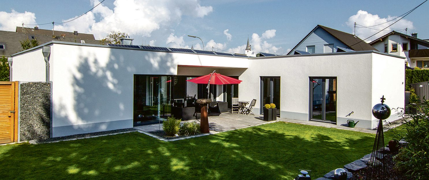 Bungalow mit Flachdach.