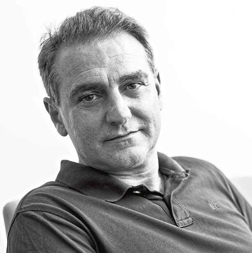 Prof. Dr. Kiros Karamanidis, Leiter der Arbeitsgruppe „Trainings- und Bewegungswissenschaft“, Institut für Sportwissenschaft, Fachbereich Mathematik und Naturwissenschaften, Universität Koblenz. Geschäftsführer vom „Institut für Medizintechnik und Informationsverarbeitung Mittelrhein“ (MTI)